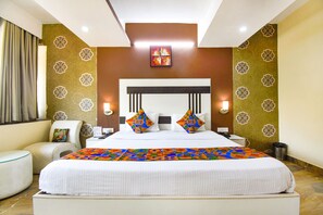 华丽客房 | 埃及棉床单、高档床上用品、客房内保险箱、办公桌