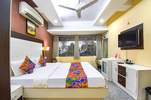 Egyptian cotton sheets, premium bedding, in-room safe, desk - Fabhotel Comfort 35 (Chandigarh)