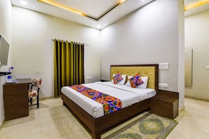 Egyptian cotton sheets, premium bedding, in-room safe, desk - Fabhotel The Castle Homestay (Jaipur)