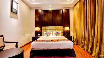 Premium Room | Egyptian cotton sheets, premium bedding, in-room safe, desk
