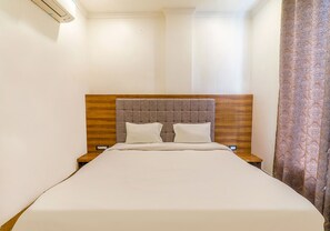Deluxe Room | Egyptian cotton sheets, premium bedding, in-room safe, desk - Fabexpress Global Inn New (Lucknow)