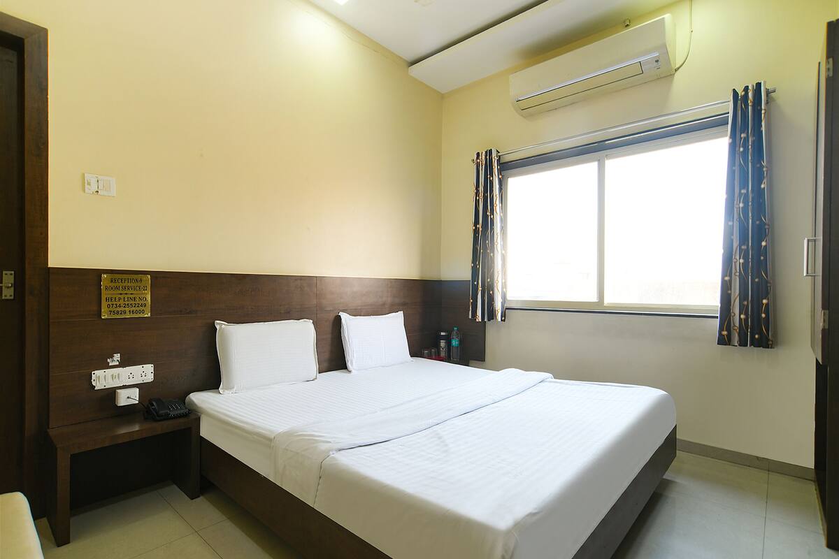 Premium Room | Egyptian cotton sheets, premium bedding, in-room safe, desk