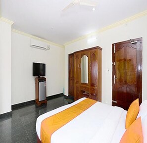 Egyptian cotton sheets, premium bedding, in-room safe, desk - Fabhotel Wateredge Beach Resort (Neyyattinkara)