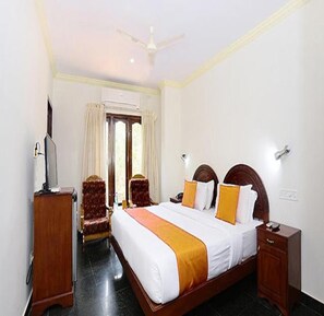 Premium Room | Egyptian cotton sheets, premium bedding, in-room safe, desk - Fabhotel Wateredge Beach Resort (Neyyattinkara)