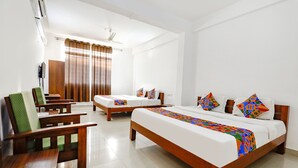 Kamar Keluarga | Seprai katun Mesir, seprai premium, brankas, dan meja kerja