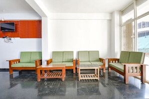 Coin salon dans le hall