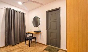 이집트산 면 시트, 고급 침구, 객실 내 금고, 책상