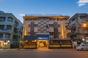 Property entrance - Fabhotel Heera Holiday Inn (Kolkata)