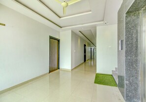 Lobby - FabHotel The Gayatri Palace (Lucknow)