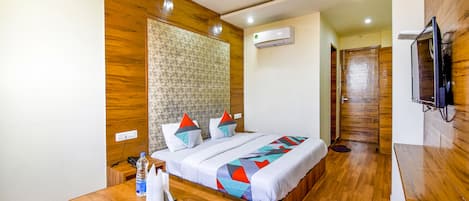 Family Room | Egyptian cotton sheets, premium bedding, in-room safe, desk
