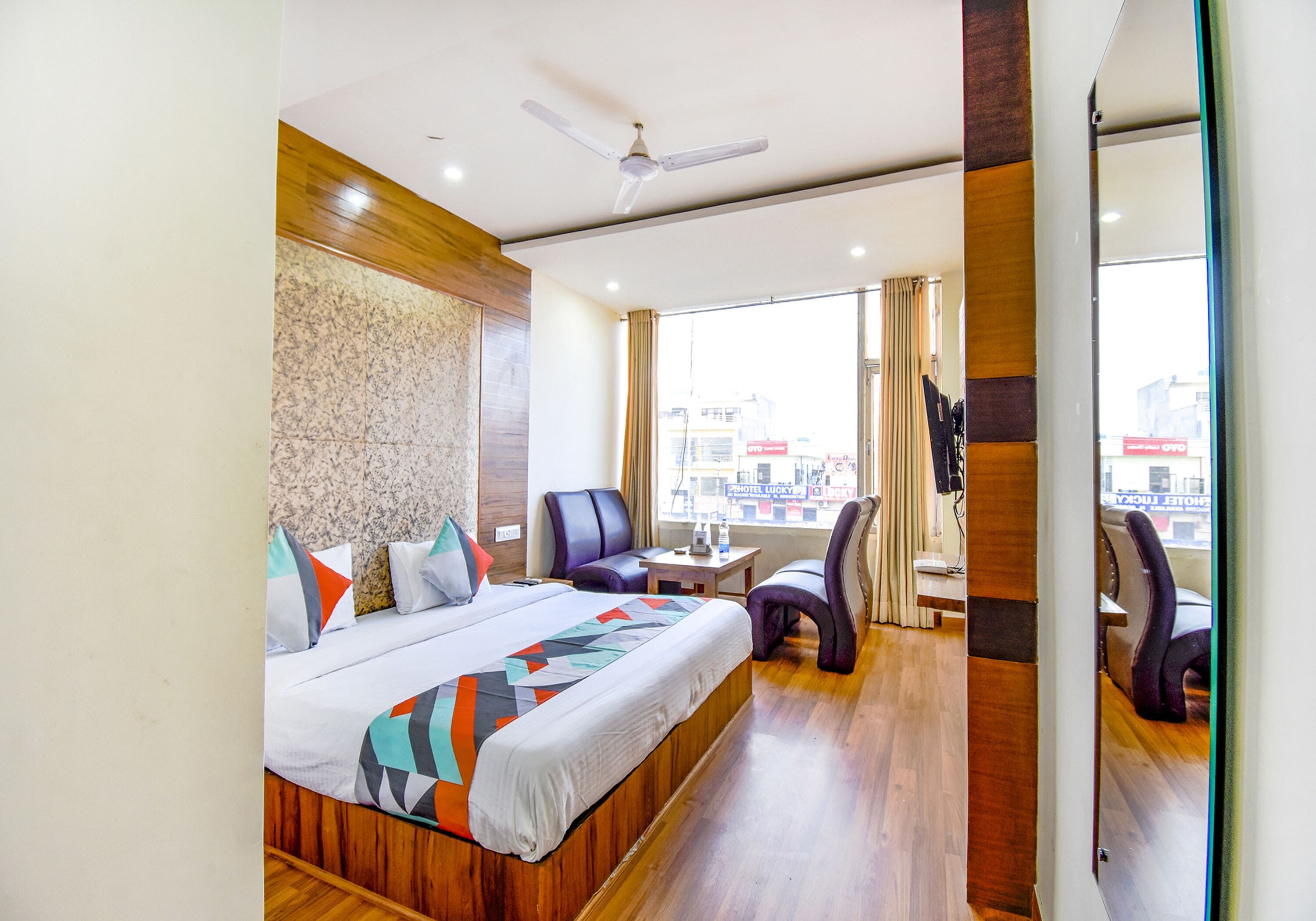 Premium kamer | Lakens van Egyptisch katoen, luxe beddengoed, een kluis op de kamer