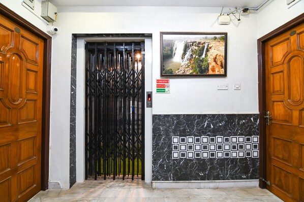 Lift - FabHotel Wild Orchid (Kolkata)
