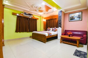 Premium Room | Egyptian cotton sheets, premium bedding, in-room safe, desk - FabHotel Wild Orchid (Kolkata)