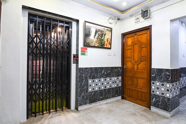 Elevator - FabHotel Wild Orchid (Kolkata)