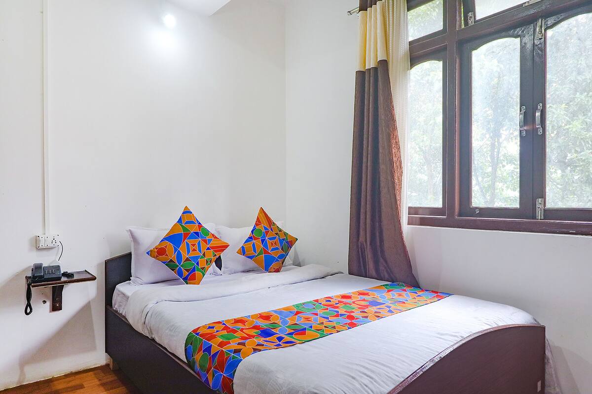 Deluxe Room | Egyptian cotton sheets, premium bedding, in-room safe, desk