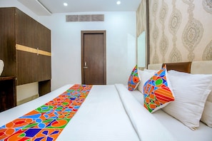 Egyptian cotton sheets, premium bedding, in-room safe, desk - FabHotel Golden Temple Paradise 50 meters from golden temple (Amritsar)