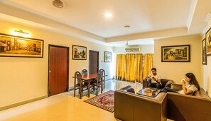 Lobby sitting area - Fabhotel Blossoms Service Apartment (Chennai)