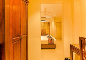 Egyptian cotton sheets, premium bedding, in-room safe, desk