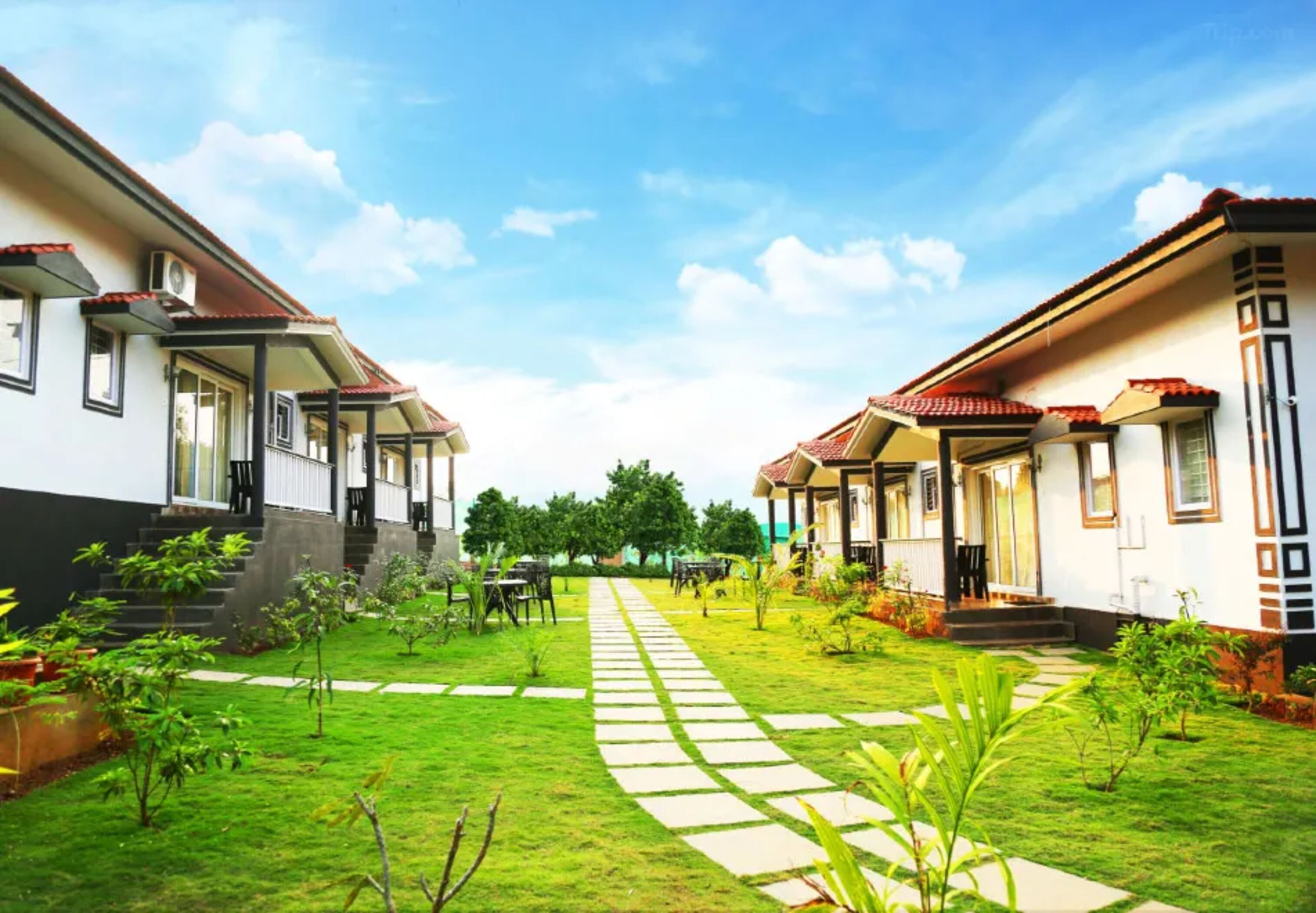 28-inch LCD TV with cable channels, TV