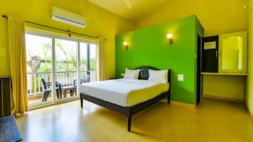 Deluxe Room | Egyptian cotton sheets, premium bedding, in-room safe, desk