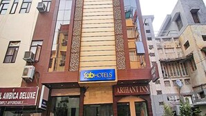 A multi-story building with a prominent 'fabHOTELS' sign. - Fabhotel Arihant Inn (New Delhi)