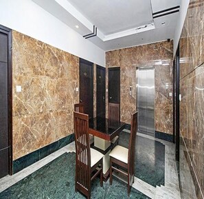 Lobby - Fabhotel Arihant Inn (New Delhi)