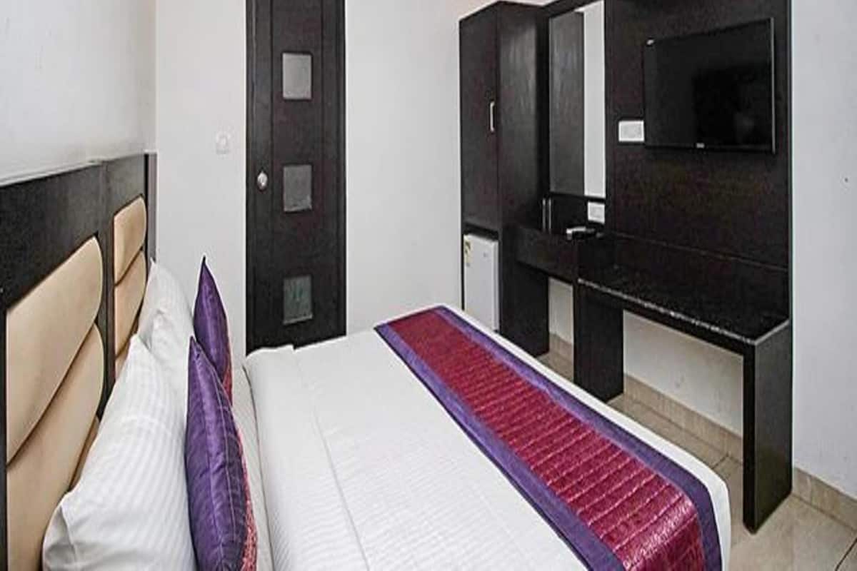 Deluxe Room | Egyptian cotton sheets, premium bedding, in-room safe, desk