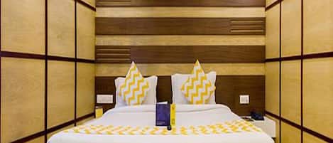 Deluxe Room | Egyptian cotton sheets, premium bedding, in-room safe, desk