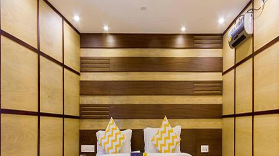 Fabhotel Sholas Residency I