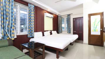 Egyptian cotton sheets, premium bedding, in-room safe, desk