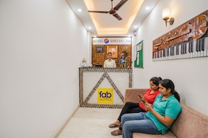 Reception - Fabhotel Shreyas Inn (Bengaluru)