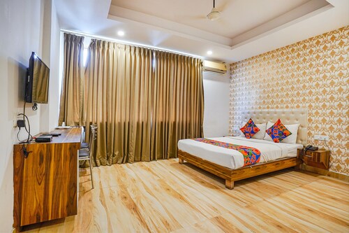 Fabhotel Shreyas Inn