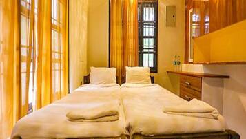 1 bedroom, Egyptian cotton sheets, premium bedding, in-room safe