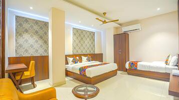 Executive Room | Egyptian cotton sheets, premium bedding, in-room safe, desk