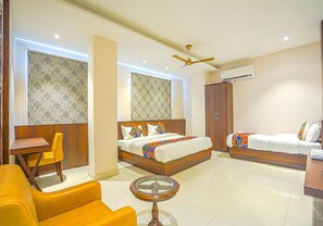 行政客房 | 埃及棉床单、高档床上用品、客房内保险箱、办公桌