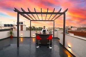 Bar (on property) - Fabhotel La Paz Stay B&B (New Delhi)