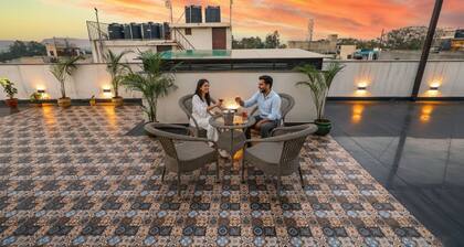 Fabhotel La Paz Stay B&B