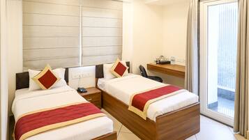 Egyptian cotton sheets, premium bedding, in-room safe, desk