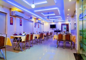 Restaurant - Fabhotel Kanchan Plaza (Jatani)