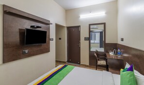 Caja de seguridad en la habitación, escritorio y ropa de cama 