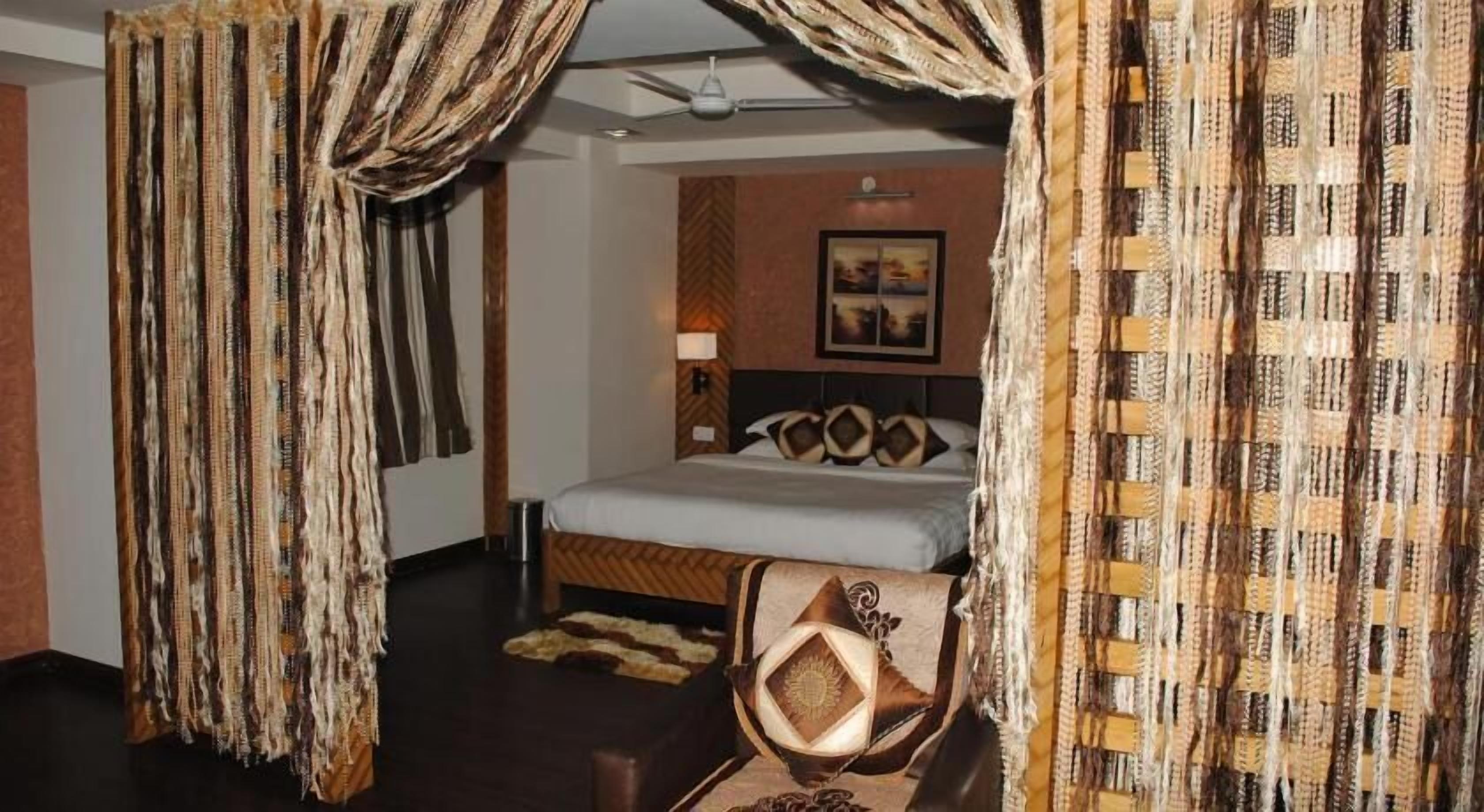 Egyptian cotton sheets, premium bedding, in-room safe, desk