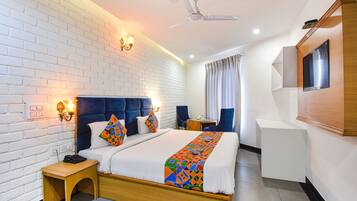 Executive Room | Egyptian cotton sheets, premium bedding, in-room safe, desk