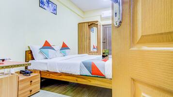 Egyptian cotton sheets, premium bedding, in-room safe, desk