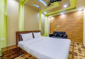 Premium Room | Egyptian cotton sheets, premium bedding, in-room safe, desk