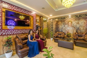 Lobby sitting area - Fabhotel Gmc Grand (Lucknow)