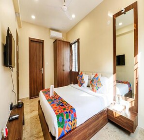 Deluxe Room | Egyptian cotton sheets, premium bedding, in-room safe, desk - Fabhotel Carnival (Barasat)