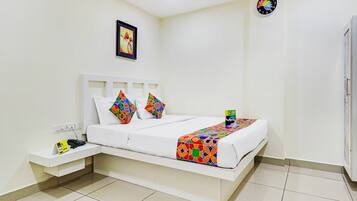 Deluxe Room | Egyptian cotton sheets, premium bedding, in-room safe, desk