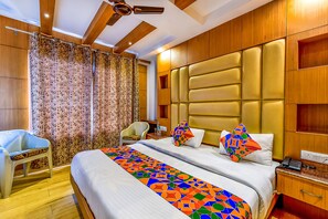 Egyptian cotton sheets, premium bedding, in-room safe, desk