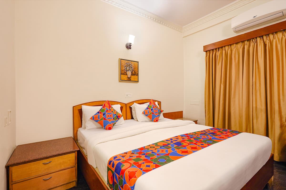 Deluxe Room | Egyptian cotton sheets, premium bedding, in-room safe, desk