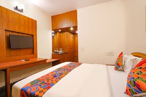 Deluxe Room | 1 bedroom, Egyptian cotton sheets, premium bedding, in-room safe